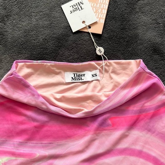 Barbie pink mesh marble mini skirt from Tiger Mist - Picture 2 of 3